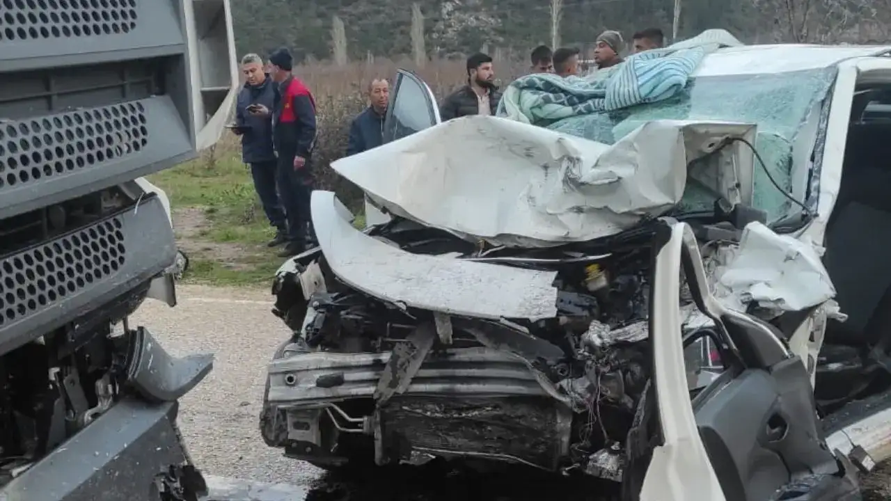 Isparta’da Kahreden Kaza: İki Genç TIR Altında Can Verdi! 3